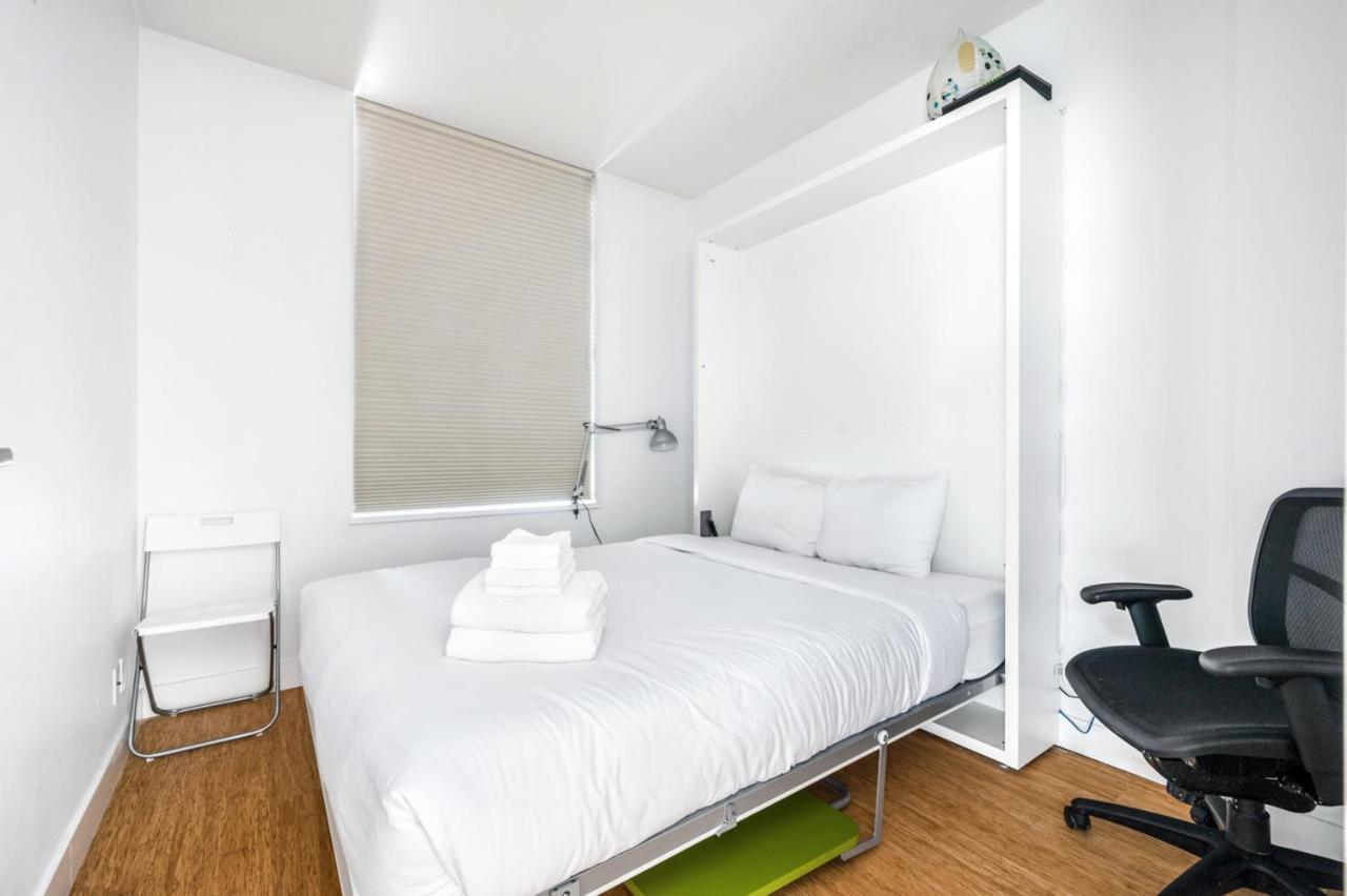 Bright 2 Bedroom Condo Downtown With Free Parking Vancouver Exterior foto